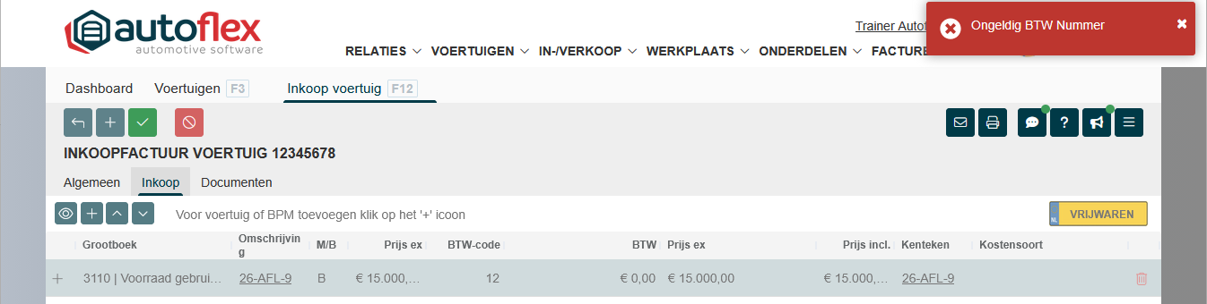 De melding Ongeldig BTW Nummer rechtsboven in het scherm, met daaronder de inkoopregel met btw-code 12 en nul euro btw